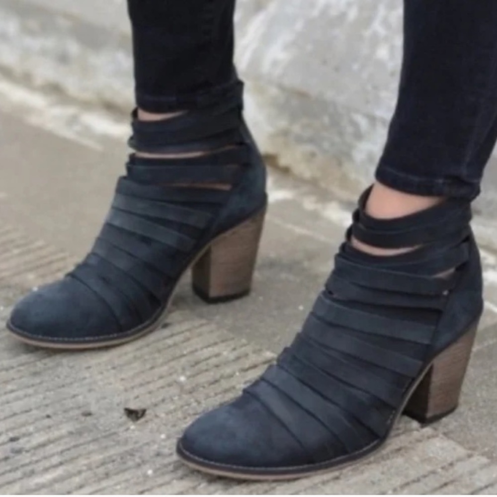 Almost new black suede free people booties size 39/ 8